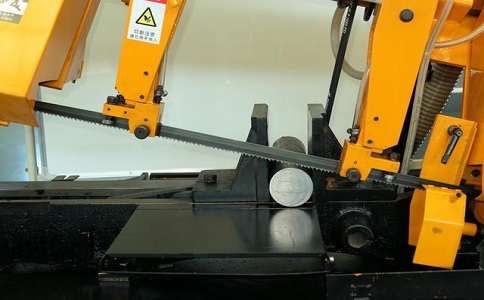 石门数控带锯床自动送料精度会出现偏差吗？