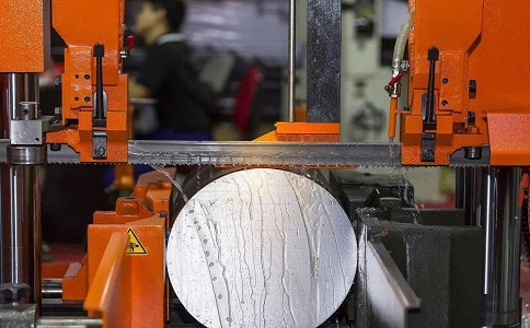 石门立式金属带锯床切削出现跑带故障解决方法！